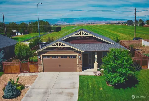 1013 Hilltop Ave NE, Quincy, WA 98848