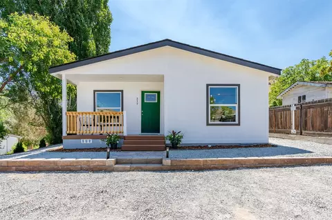 317 E Franklin St, Chelan, WA 98816 photo 2