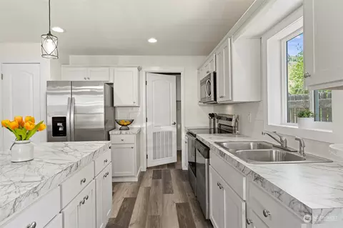 317 E Franklin St, Chelan, WA 98816 photo 6