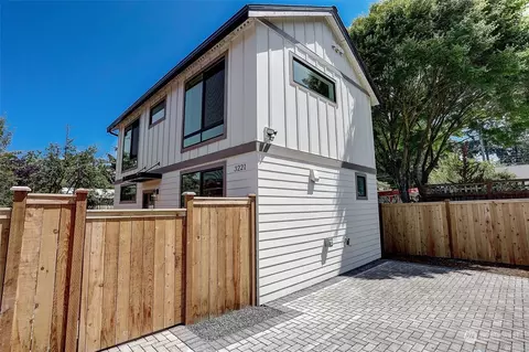 3221 NE 86th St, Seattle, WA 98115