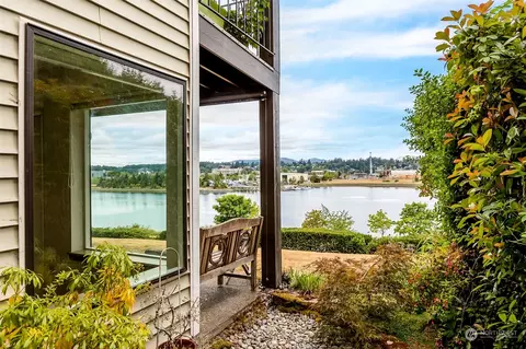 920 E Bay Dr NE #2D102, Olympia, WA 98506