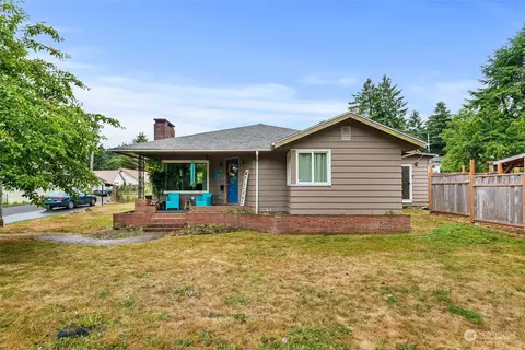2025 Henkle St, Raymond, WA 98577
