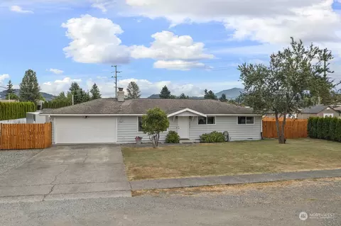 240 S 3rd St, Buckley, WA 98321