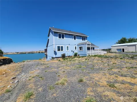 5724 NE Panorama Dr, Moses Lake, WA 98837