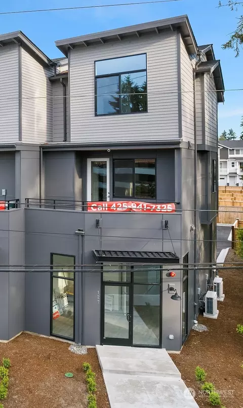 129 1st Pl SW #3, Normandy Park, WA 98166