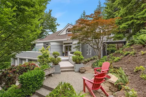 18607 NW Cervinia Ct, Issaquah, WA 98027