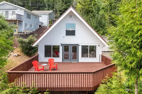 27 N Mardell Ave, Hoodsport, WA 98548