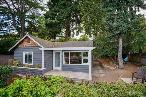 11745 24th Ave NE, Seattle, WA 98125