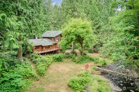 404 W Griffin Creek Rd NE, Carnation, WA 98014
