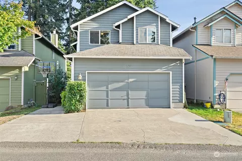 629 NE Flagstone Ln, Bremerton, WA 98310