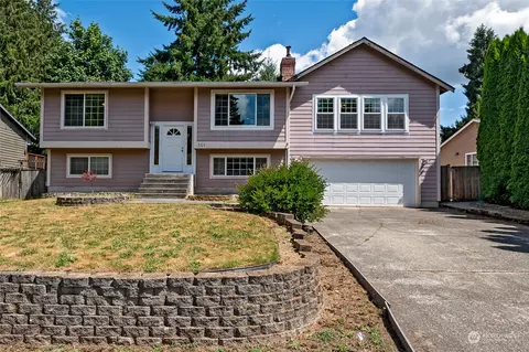 525 210th St SW, Lynnwood, WA 98036