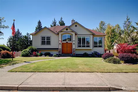 209 S 38th Pl, Mount Vernon, WA 98274