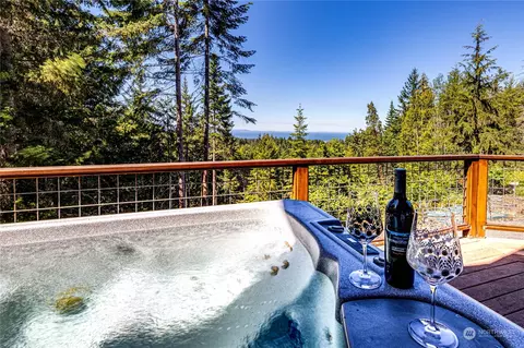 261 Harbor View Dr, Port Angeles, WA 98363