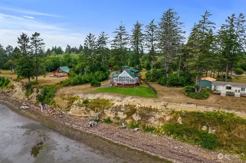 189 Bay Center Rd, South Bend, WA 98586