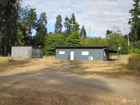 726 Lake Farm Rd, Port Angeles, WA 98362