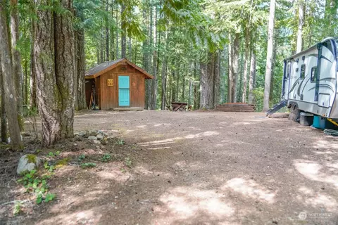 673 N Potlatch Dr N, Hoodsport, WA 98548