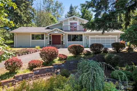 18600 E Spring Lake Dr SE, Renton, WA 98058