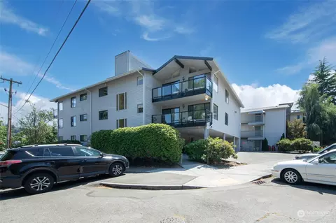 2562 Thorndyke Ave W #306, Seattle, WA 98199