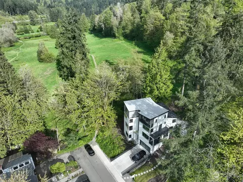 8641 NE 169th St, Kenmore, WA 98028