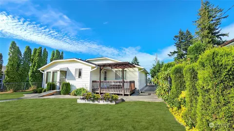 1327 W 12th St, Port Angeles, WA 98363