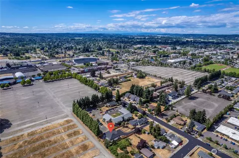 410 10th Ave SE, Puyallup, WA 98372