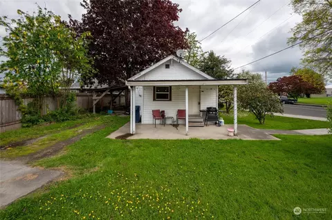 118 S Harkness St, Everson, WA 98247