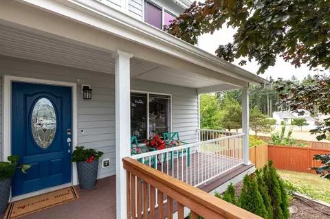 1014 NW Kelly Pl, Oak Harbor, WA 98277