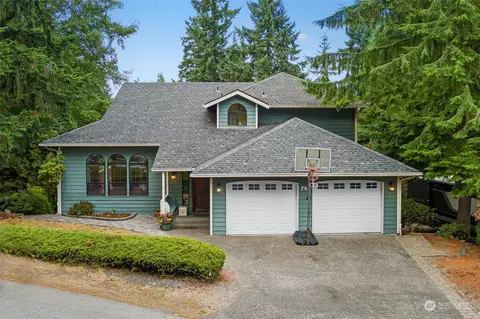 792 NE Woods Pl, Bremerton, WA 98311