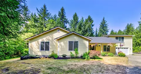 10259 Yates Ln NW, Bremerton, WA 98312