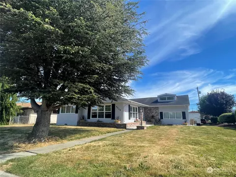 9926 271st St NW, Stanwood, WA 98292