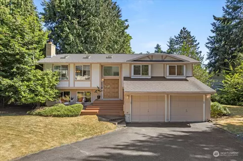 19614 32nd Ave NE, Lake Forest Park, WA 98155