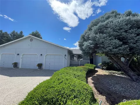 1560 SE 3rd St, East Wenatchee, WA 98802