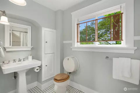 135 34th Ave E, Seattle, WA 98112 photo 20