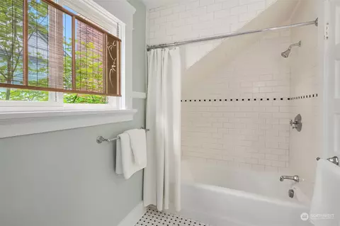 135 34th Ave E, Seattle, WA 98112 photo 21