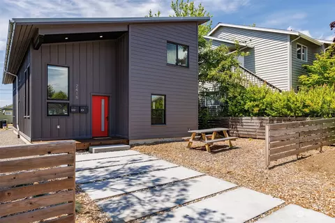 2415 Pacific St, Bellingham, WA 98229