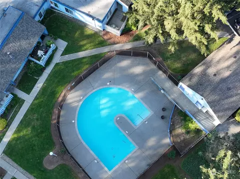 4300 NE Sunset Blvd #D5, Renton, WA 98059