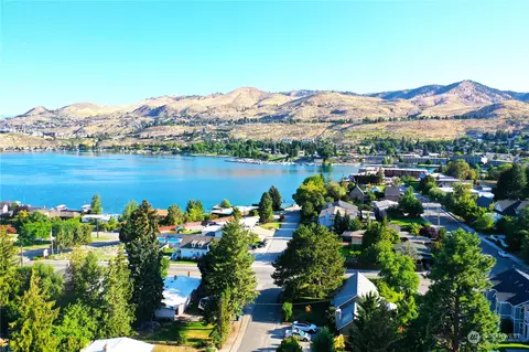 515 S Lake St, Chelan, WA 98816
