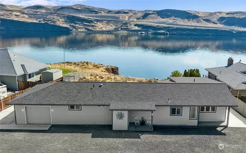 670 Lakeview Ave, Vantage, WA 98950