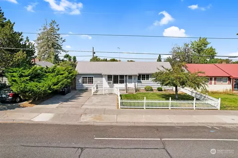 576 Clover Dr, Moses Lake, WA 98837