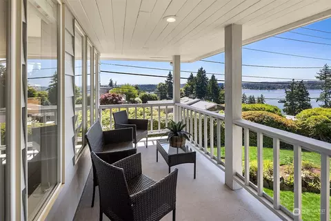 3062 70th Ave SE, Mercer Island, WA 98040