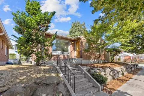 7907 Roosevelt Way NE, Seattle, WA 98115