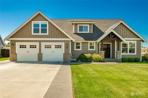 733 W Park Dr, Lynden, WA 98264