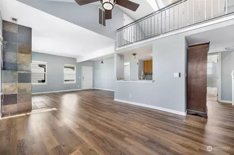 307 E Division St #E, Mount Vernon, WA 98274