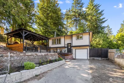 6980 E Indianwood Ct, Port Orchard, WA 98366