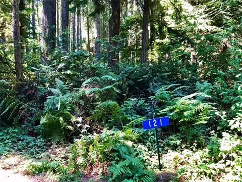 121 NEvans Ln, Poulsbo, WA 98370