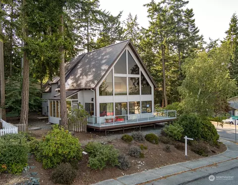 721 SW Castilian Dr, Oak Harbor, WA 98277