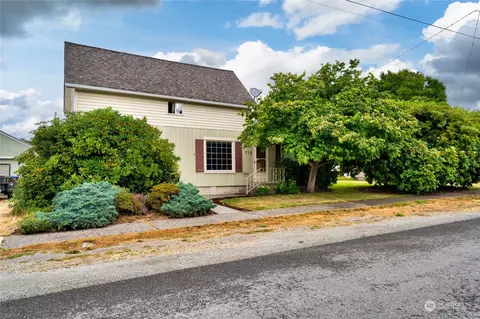 715 W Lincoln St, Mount Vernon, WA 98273
