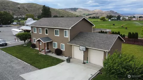 12 S Kirkpatrick Rd, Omak, WA 98841