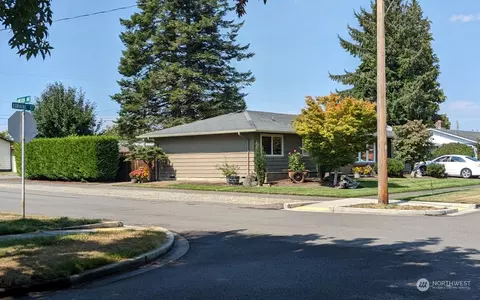 1108 Loraine St, Enumclaw, WA 98022 photo 2