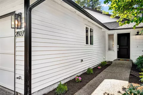 21927 SE 237th St, Maple Valley, WA 98038